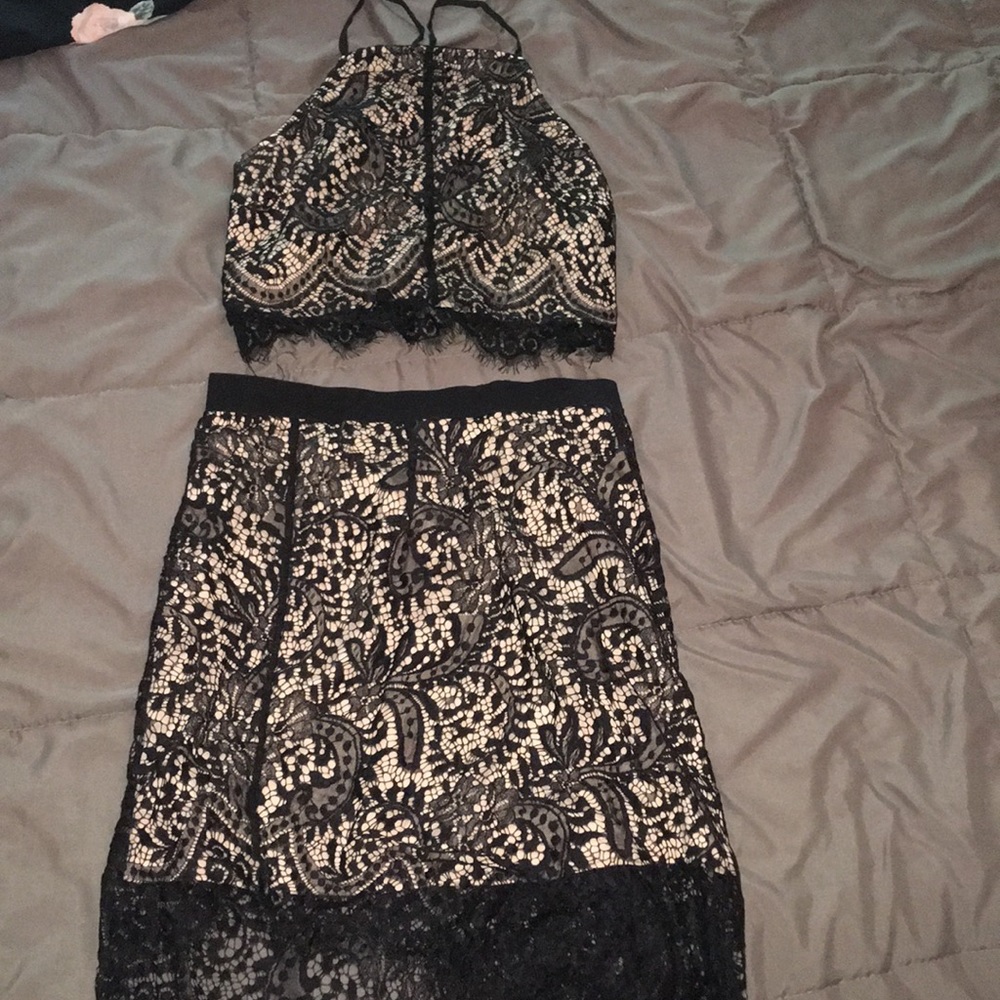 [SOLD] Lace 2 piece crop top and skirt